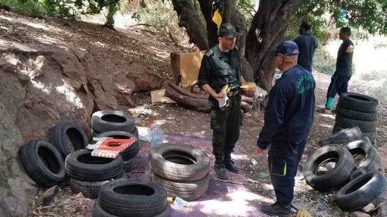 رصد ورفع عجلات مطاطية مستعملة بعدة مواقع بالبليدة منعا لوقوع الحرائق